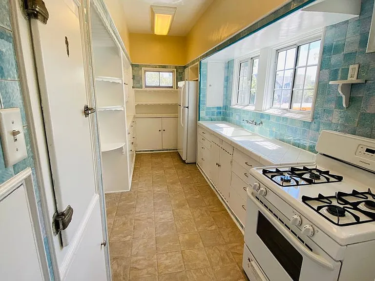 6300 W Olympic Blvd — Photo 3