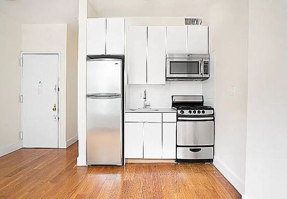 3rd image of 973 Columbus Ave APT 4A