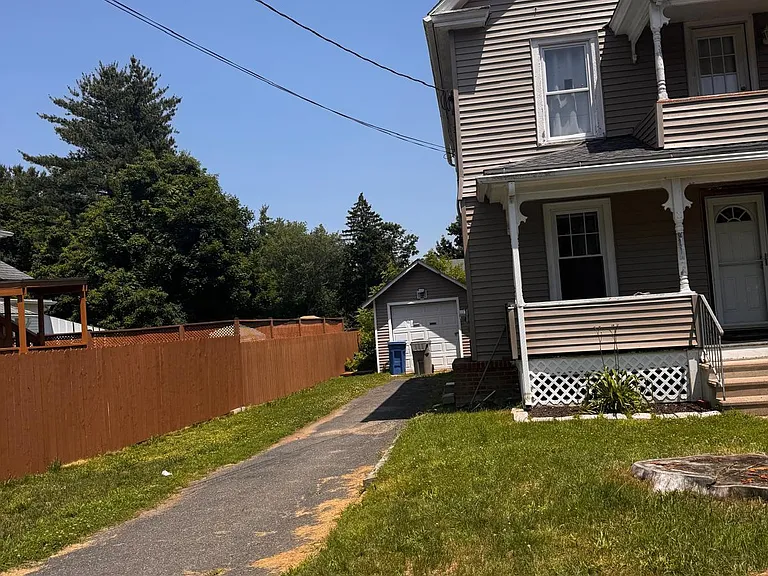 32 Conlon St #1 — Photo 2
