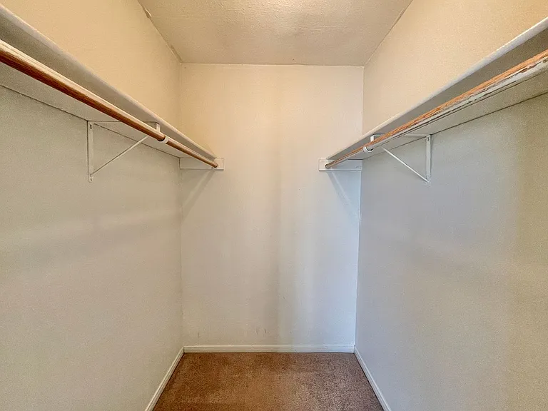 4806 Rainbow Cir — Photo 15