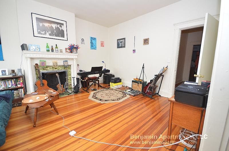 2nd image of 1377 Commonwealth Ave APT 2L