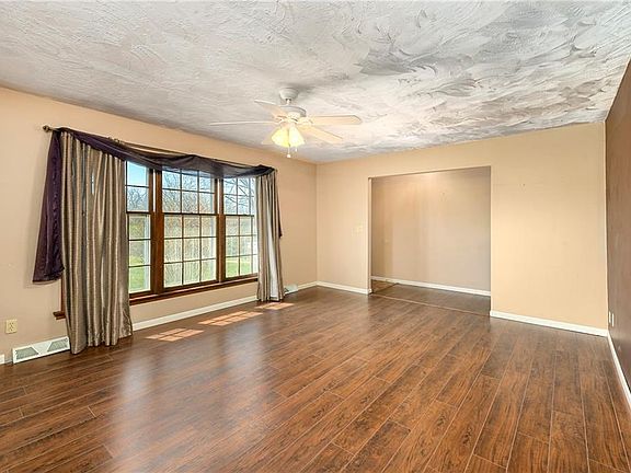 4th image of 19046 106th St