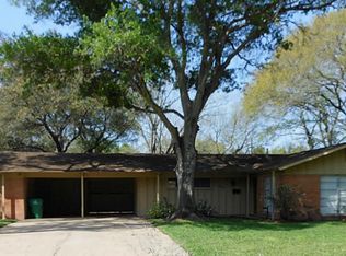 2605 Myatt Ln, El Campo, TX 77437