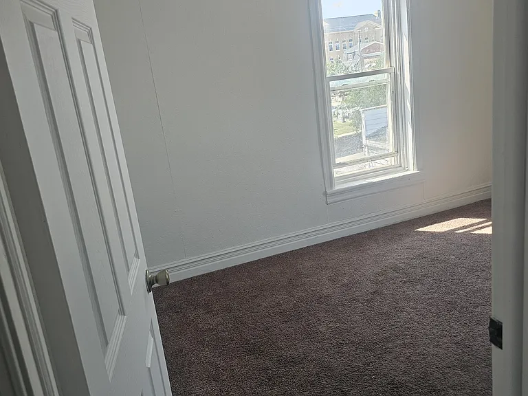 605 Ridge Ave — Photo 5