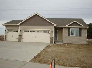 6936 Redbud Ct, Pleasant Hill, IA 50327