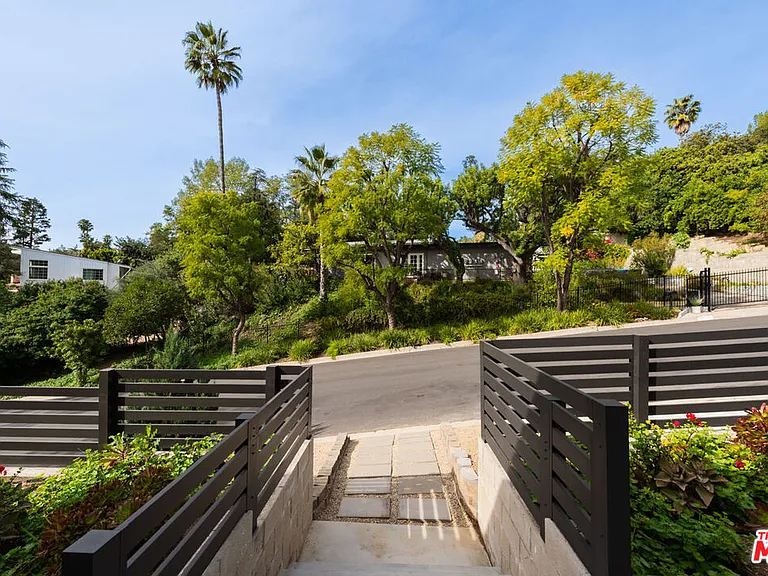 4724 N El Caballero Dr — Photo 2