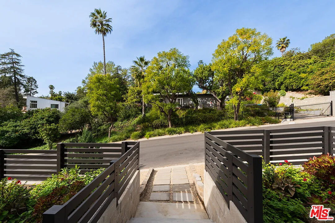 Building Photo - 4724 N El Caballero Dr
