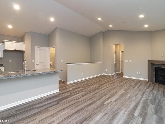 2nd image of 1514 Indigo Dr SE