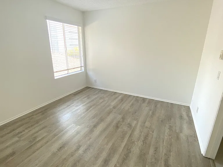 321 S Sherbourne Drive — Photo 12
