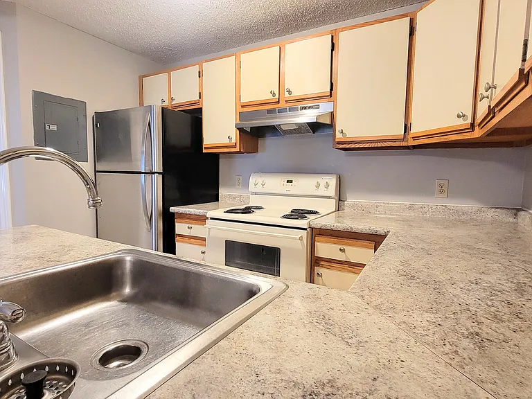 12 Block Ave #51 — Photo 10