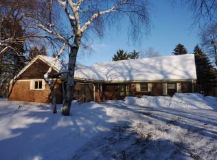 490 Poplar Creek Dr, Brookfield, WI 53045