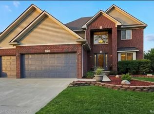 23756 Waterview Dr, New Boston, MI 48164