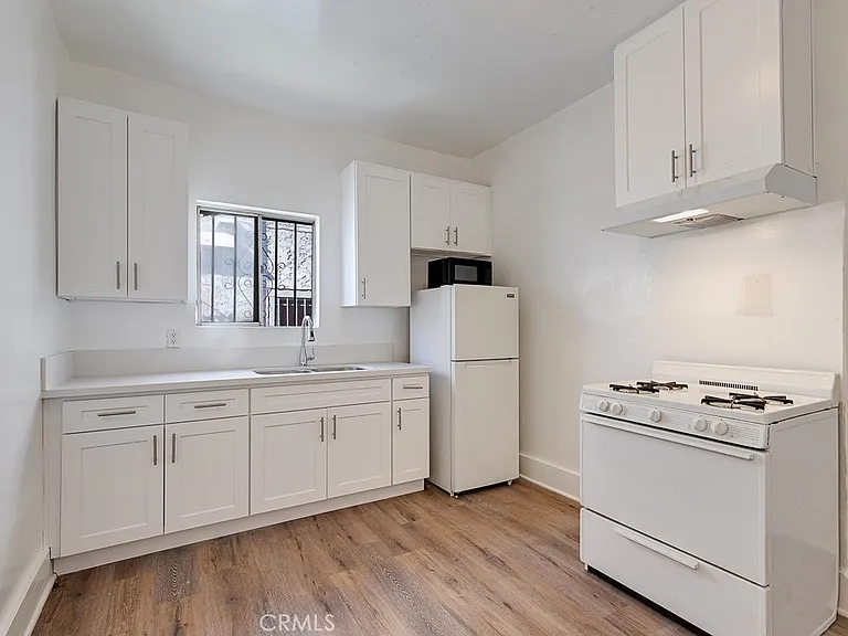 220 E Vernon Ave #1/2 — Photo 1