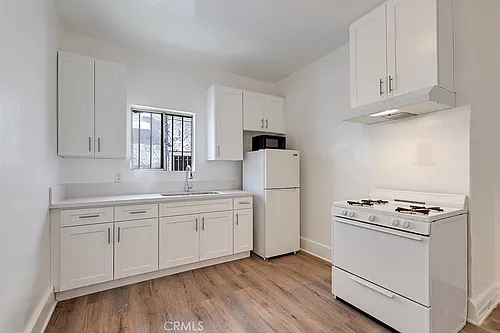 220 E Vernon Ave Photo 1