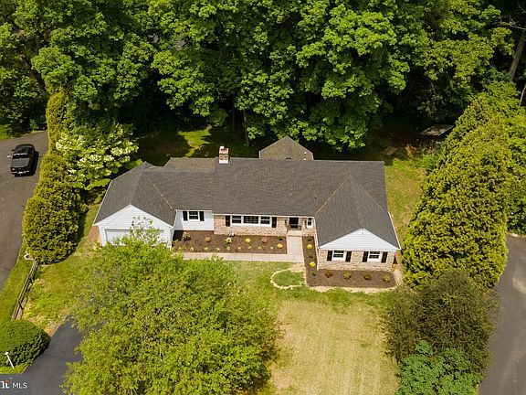 2nd image of 710 Custis Rd