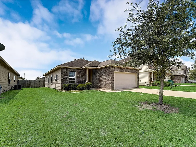 315 Apache Field Ln — Photo 1