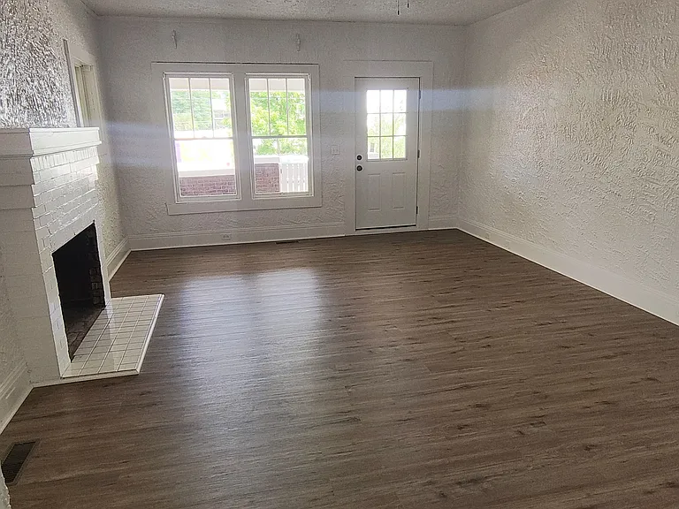352 Main St — Photo 7