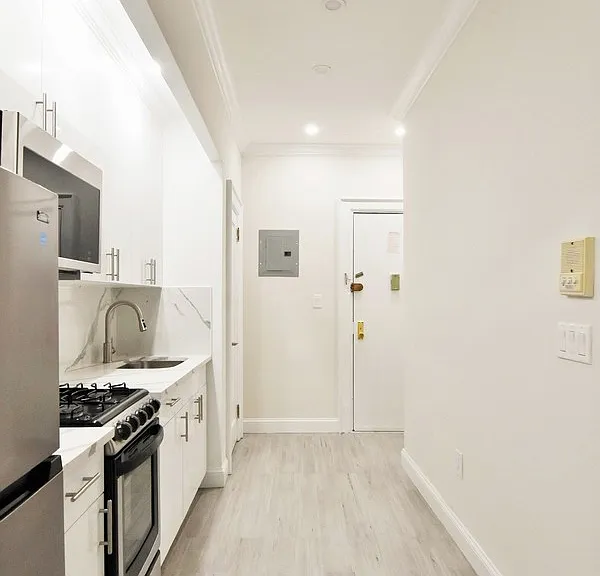 104 Riverside Dr #4C — Photo 9