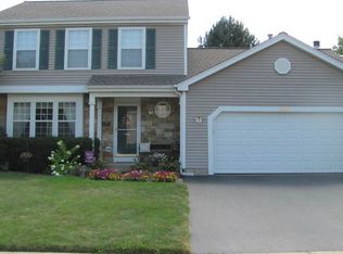 990 Brittany Rd, Lake Zurich, IL 60047