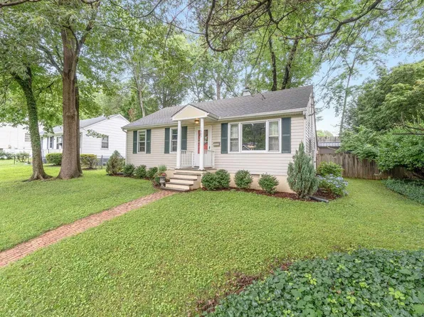 1605 Oakleaf Ln, Charlottesville, VA 22903