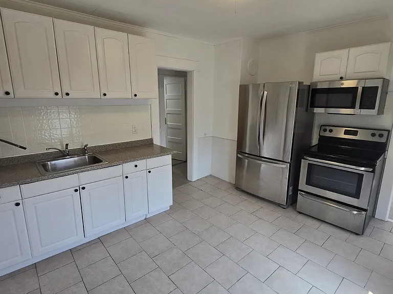 19-21 Clayton St #3 — Photo 2