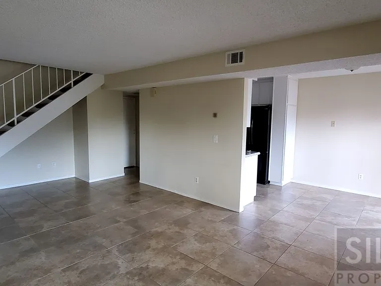 1140 Sumner Pl #B — Photo 5