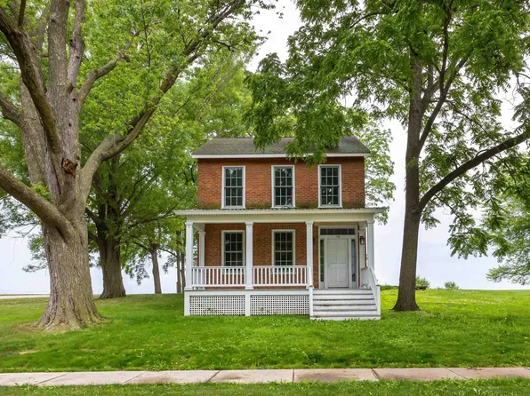 708 Gear St, Galena, IL 61036