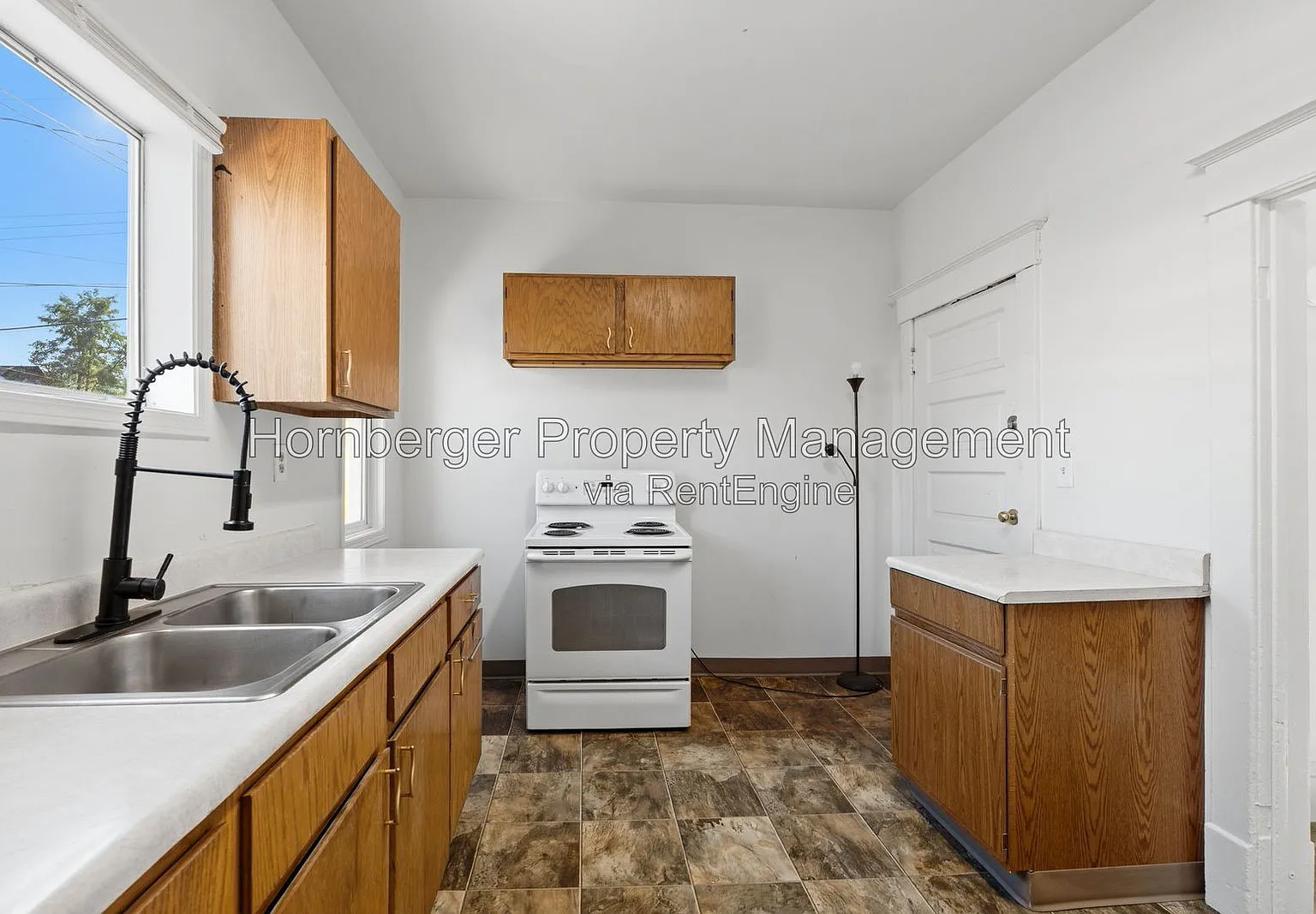 2 bed, 1.0 bath, 940 sqft, $1,350 — Photo 1