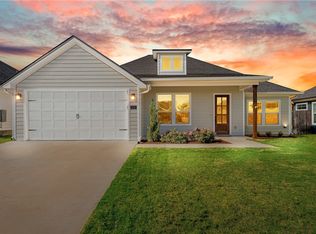 220 Swan Lake Dr, Waco, TX 76710