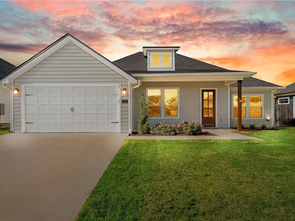 220 Swan Lake Dr, Waco, TX 76710