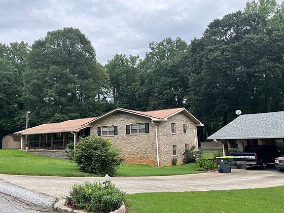 2nd image of 1289 Lakewood Dr NE