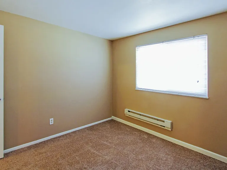 Maple Highlands Apartments — Photo 11