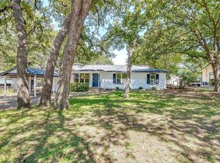320 Walnut Ave, Azle, TX 76020