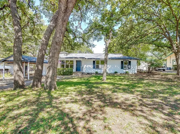 320 Walnut Ave, Azle, TX 76020
