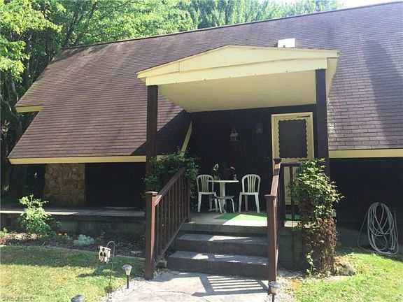 5th image of 8240 Blue Heron Dr