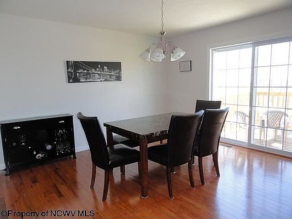 5th image of 410 Eastgate Dr
