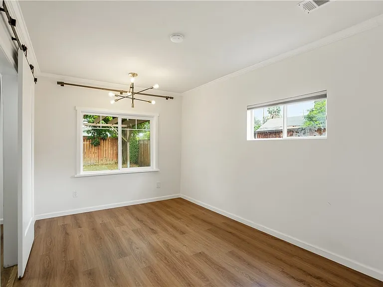 3359 Locust St — Photo 15