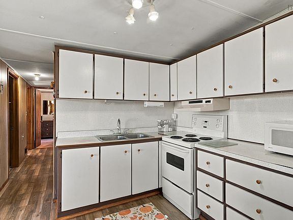 4th image of 80 Patrice Rd