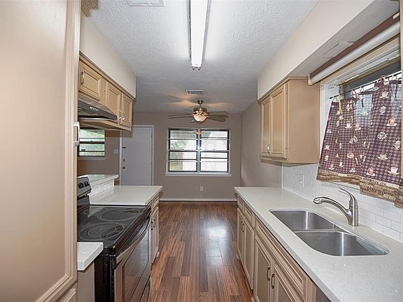 5th image of 3452 Birch Ln