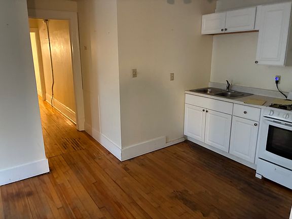 3rd image of 1920 Emerson Ave S APT 2