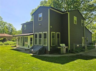 9443 Ledge Acres Rd, Macedonia, OH 44056