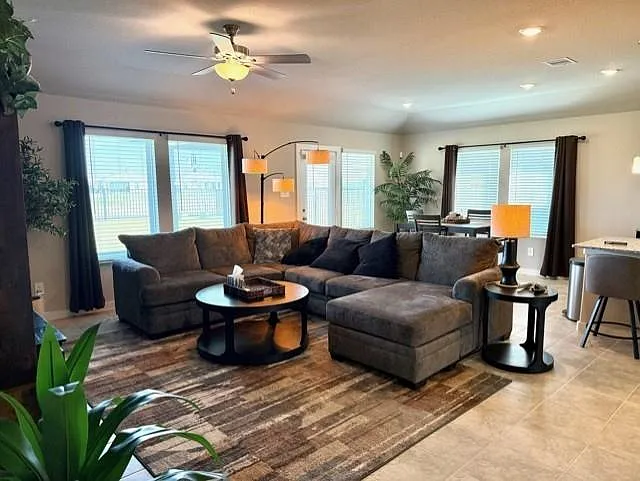 4 bed, 3.0 bath, 2070 sqft, $3,300 — Photo 2