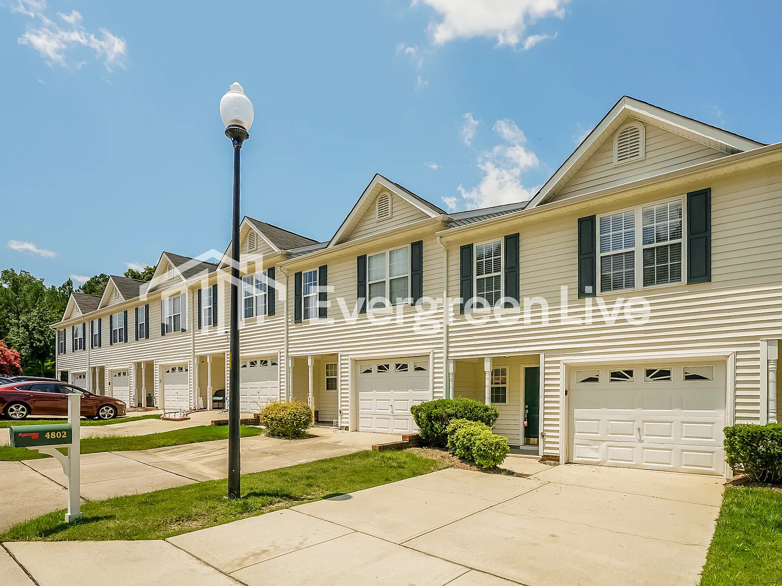 3 bed, 2.5 bath, 1376 sqft, $1,595 — Photo 2