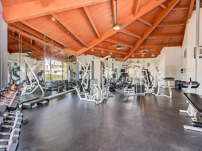 El Cordova Apartments — Photo 3