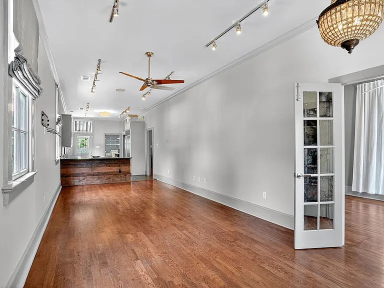 300 Lowerline St — Photo 9