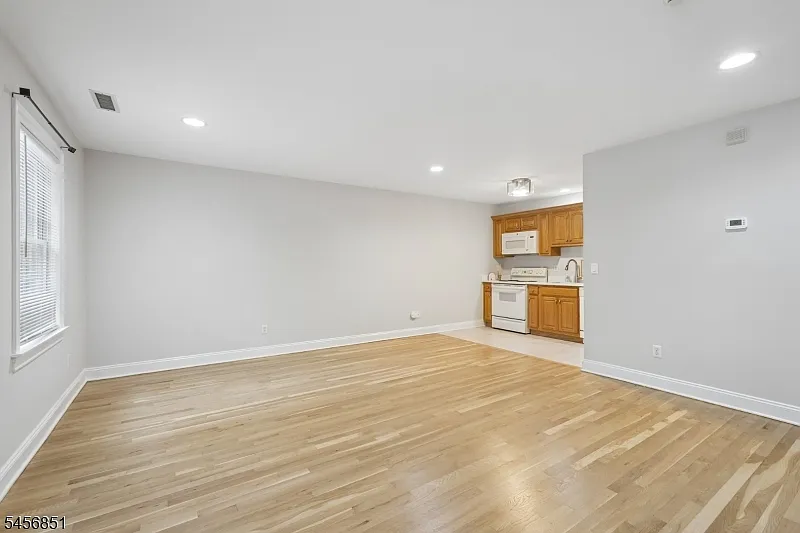 1 bed, 1.0 bath, $2,250 — Photo 4