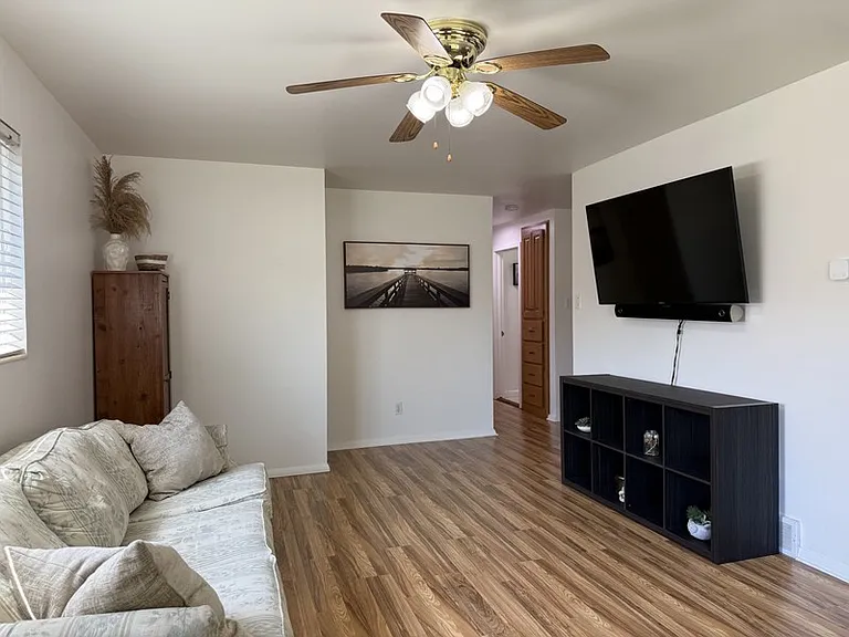 145 N 500 E — Photo 1