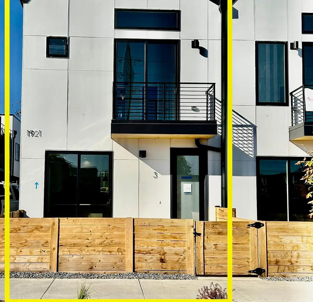 1921 W Elk Pl — Photo 2