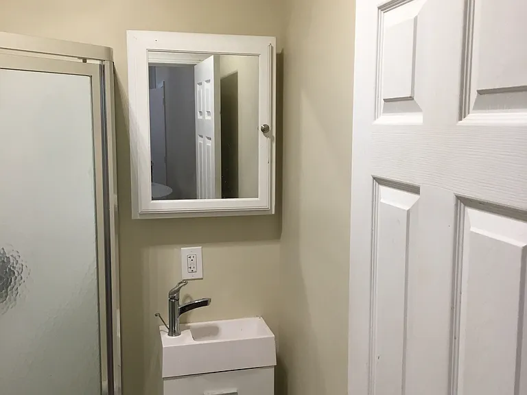 409 S 40th St #1F — Photo 11