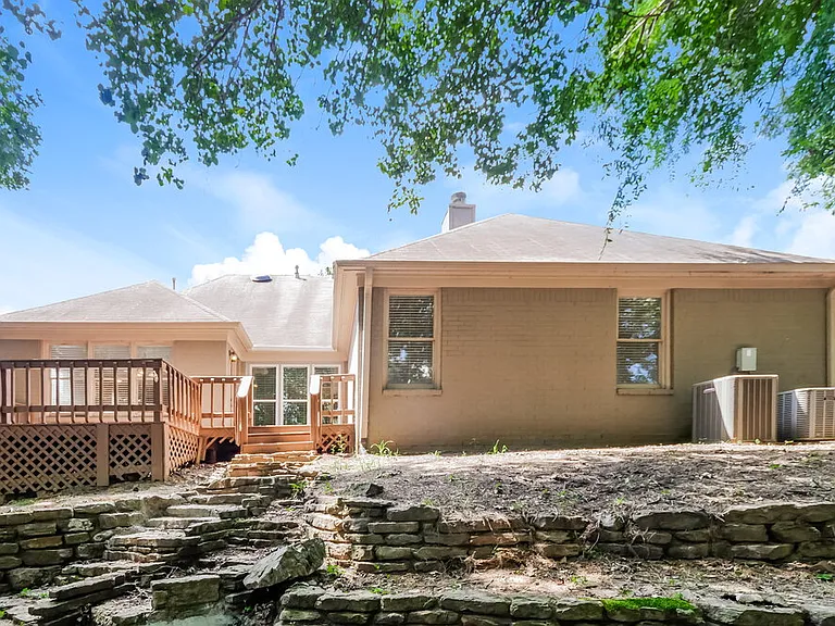 8633 Meadow Green Dr — Photo 16